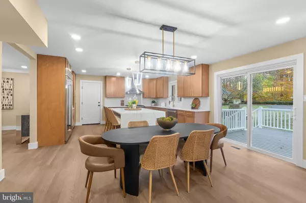 Oakton, VA 22124,10333 HICKORY FOREST DR