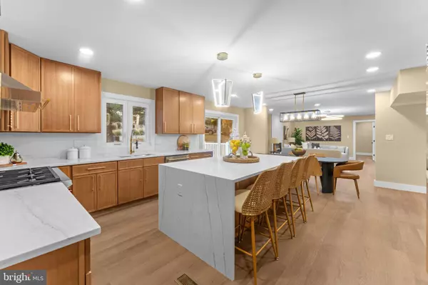 Oakton, VA 22124,10333 HICKORY FOREST DR