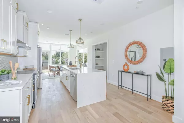 Washington, DC 20015,4347 HARRISON ST NW #PENTHOUSE SEVEN