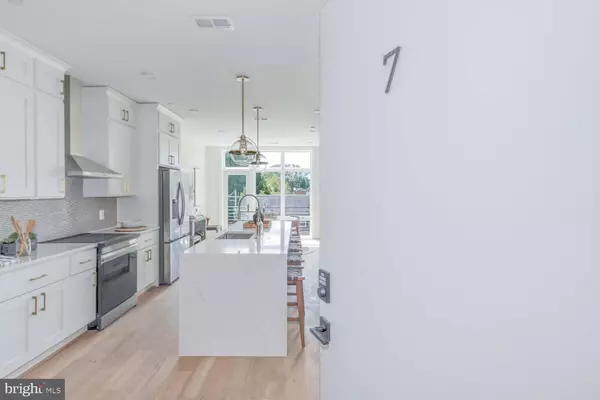 Washington, DC 20015,4347 HARRISON ST NW #PENTHOUSE SEVEN