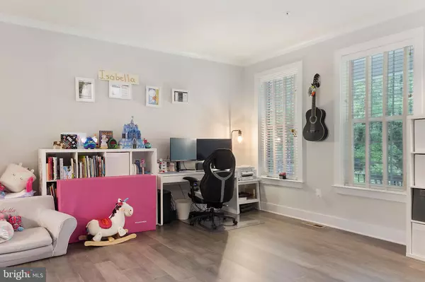 Deale, MD 20751,937 MARZOFF RD