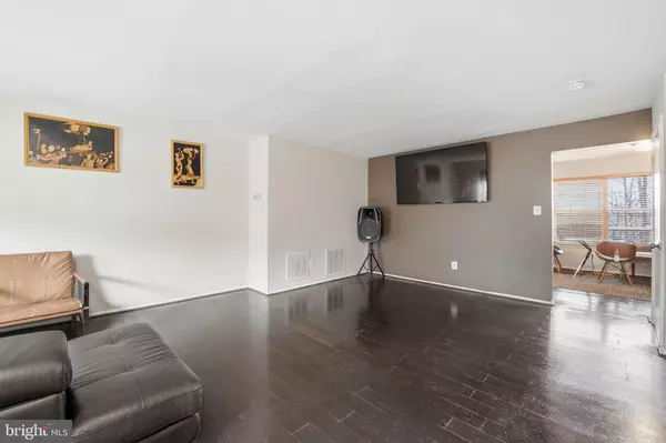 Manassas, VA 20111,8514 CHARNWOOD CT