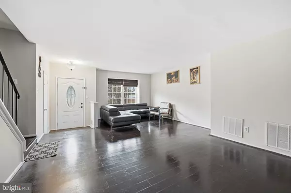 Manassas, VA 20111,8514 CHARNWOOD CT