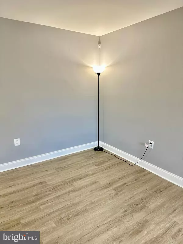 Woodbridge, VA 22192,12705 DARA DR #T1