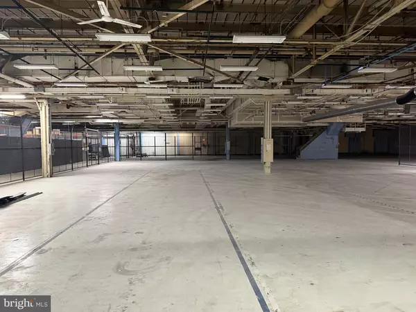 Lancaster, PA 17601,1000 NEW HOLLAND AVE #B2, SUITE M