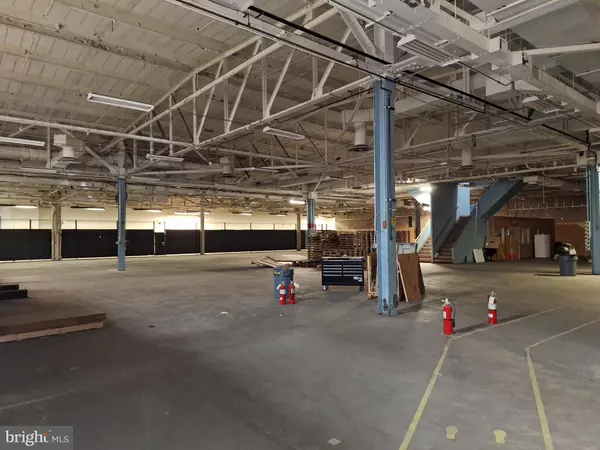 Lancaster, PA 17601,1000 NEW HOLLAND AVE #B2, SUITE M2