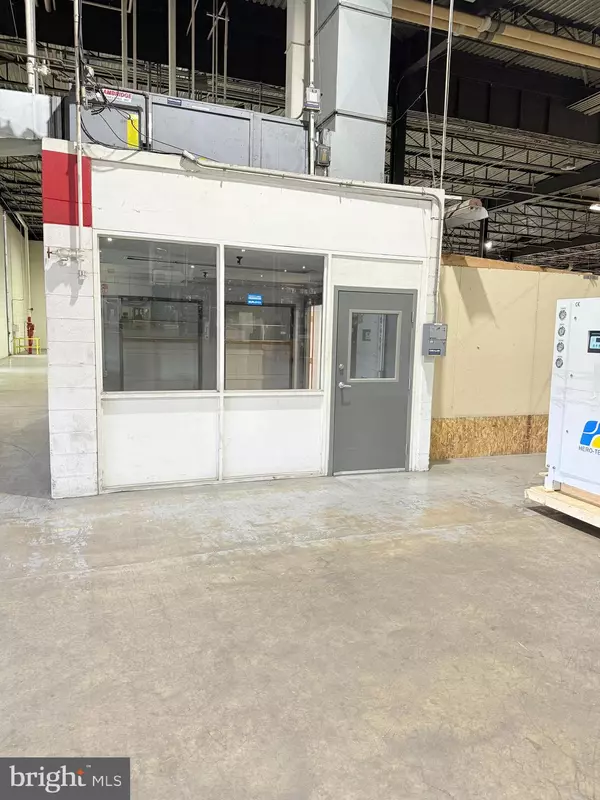 Lancaster, PA 17601,1000 NEW HOLLAND AVE #B16, SUITE D