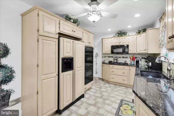 Reading, PA 19610,21 WOODLAND RD