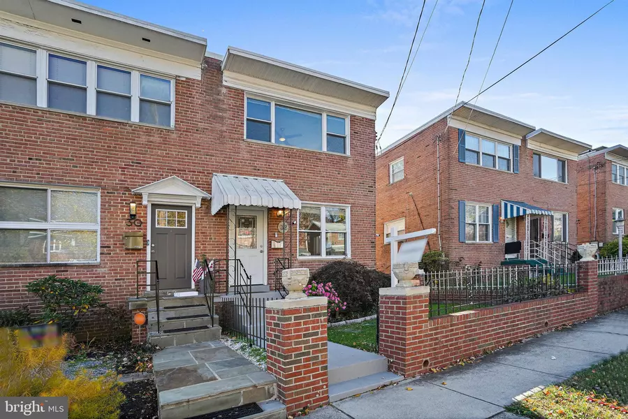 32 UNDERWOOD ST NW, Washington, DC 20012