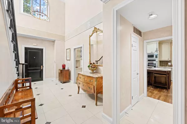 Washington, DC 20007,4616 FOXHALL CRES NW