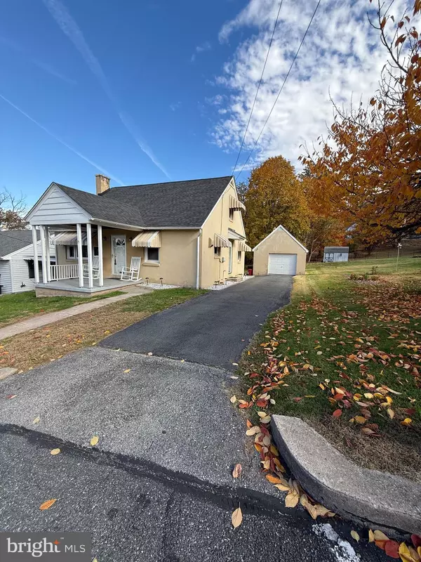 Mohnton, PA 19540,15 LAKE ST