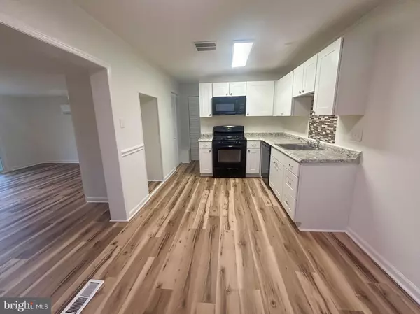 Sewell, NJ 08080,15 LIVINGSTONE RD