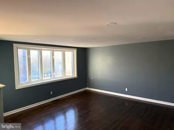 Philadelphia, PA 19154,11804 BASILE RD