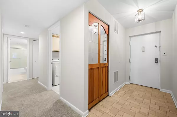 Lutherville Timonium, MD 21093,6 MULLINGAR CT #101