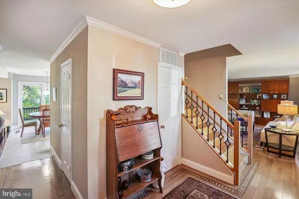 Burke, VA 22015,5608 DOOLITTLE ST