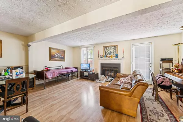 Gaithersburg, MD 20878,608 CORAL REEF DR