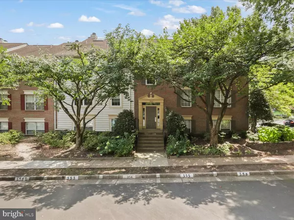 Fairfax, VA 22033,12105 GREEN LEAF CT #201