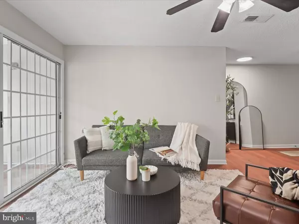 Fairfax, VA 22033,12105 GREEN LEAF CT #201