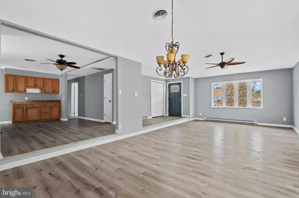 Williamstown, NJ 08094,6 14TH ST