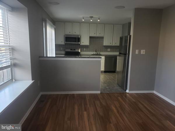 Mount Laurel, NJ 08054,5002 ESSEX LN