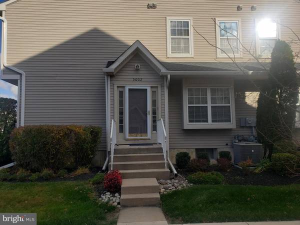 5002 ESSEX LN, Mount Laurel, NJ 08054