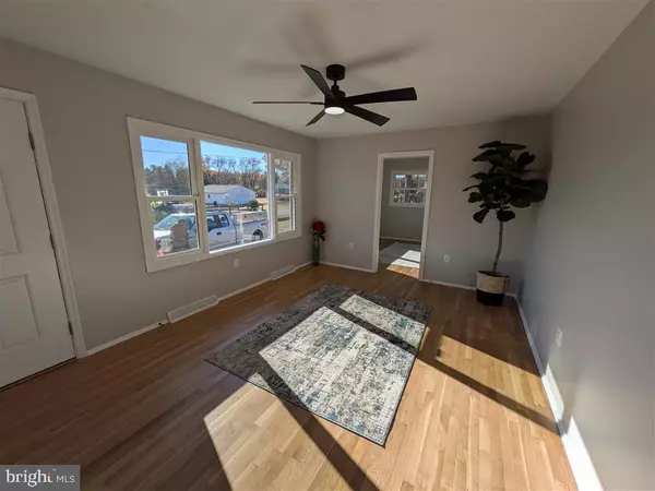 Reva, VA 22735,7183 OAK DR