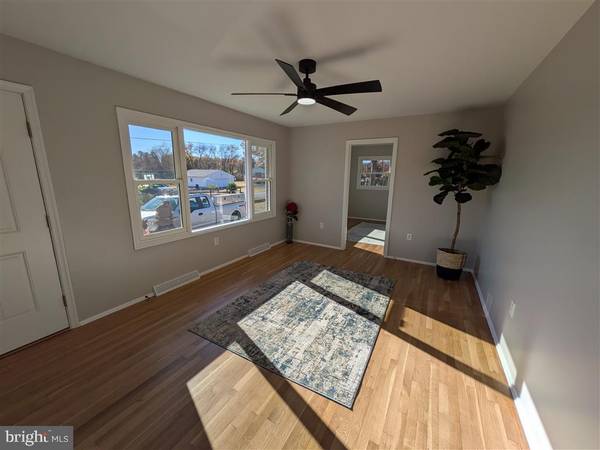 Reva, VA 22735,7183 OAK DR