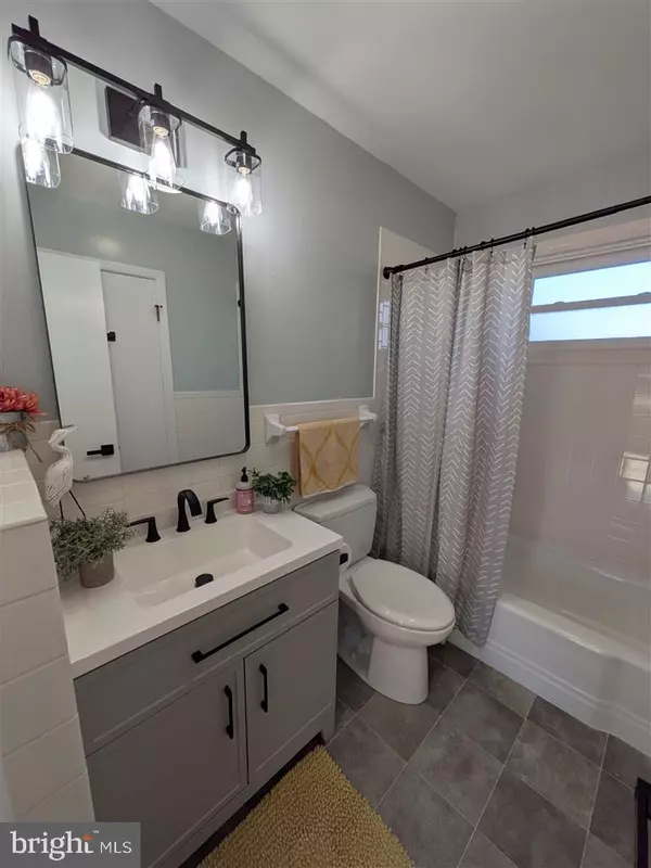 Reva, VA 22735,7183 OAK DR