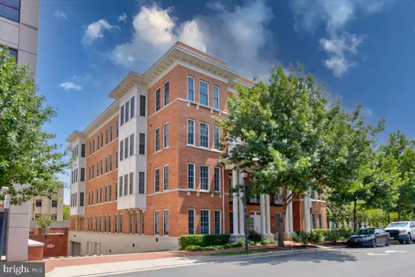 Alexandria, VA 22314,1023 N ROYAL ST #208