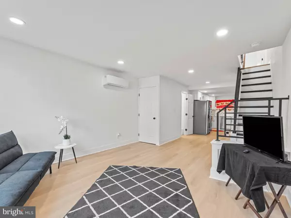 Philadelphia, PA 19148,914 WINTON ST