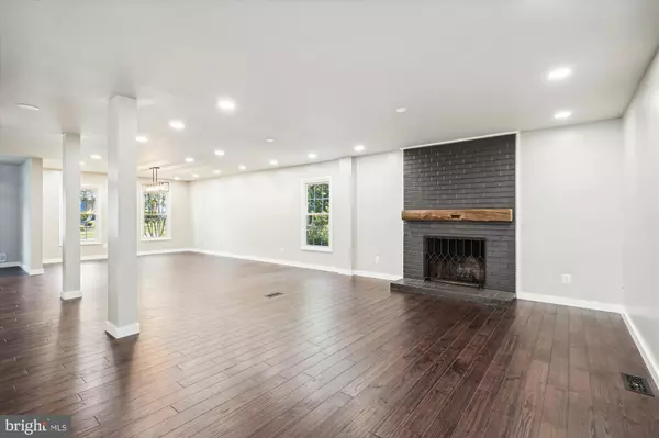 Reston, VA 20191,2613 MOUNTAIN LAUREL PL