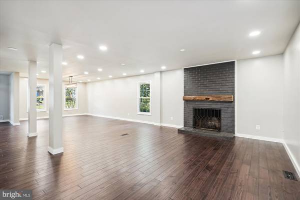 Reston, VA 20191,2613 MOUNTAIN LAUREL PL