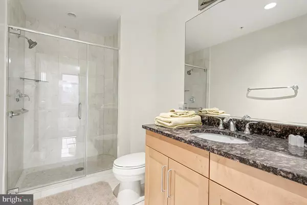 8220 CRESTWOOD HEIGHTS DR #807, Mclean, VA 22102