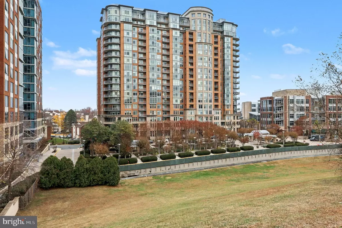 Mclean, VA 22102,8220 CRESTWOOD HEIGHTS DR #807