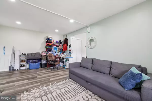 Hyattsville, MD 20783,7969 RIGGS RD #9