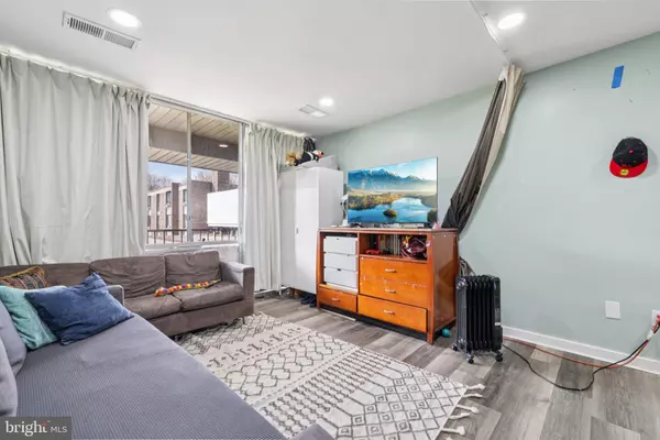 Hyattsville, MD 20783,7969 RIGGS RD #9