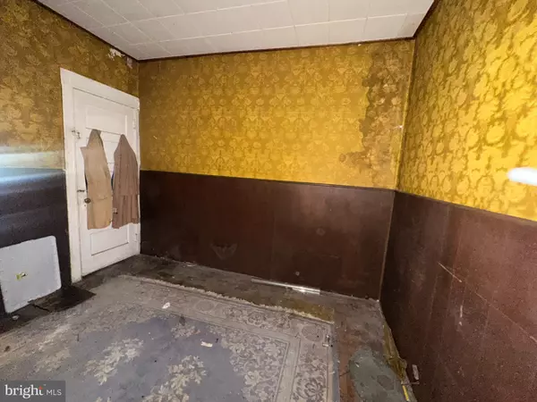 Philadelphia, PA 19121,1942 N HOLLYWOOD ST