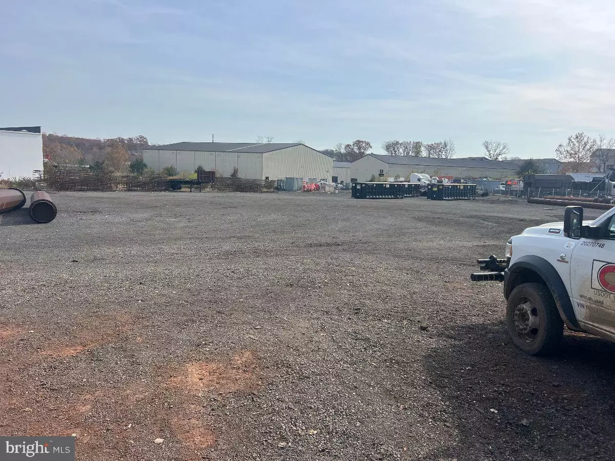 Manassas Park, VA 20111,9101-C OWENS DR #C