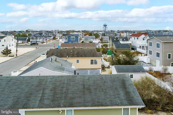 Surf City, NJ 08008,332 N 10TH