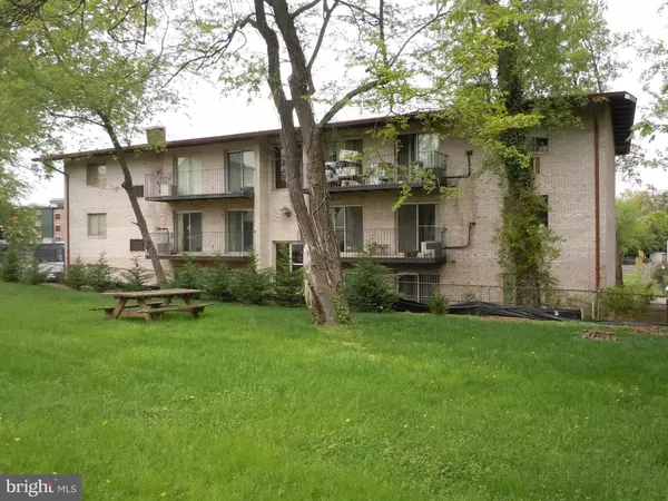 2025 LINCOLN ST N #104, Arlington, VA 22207