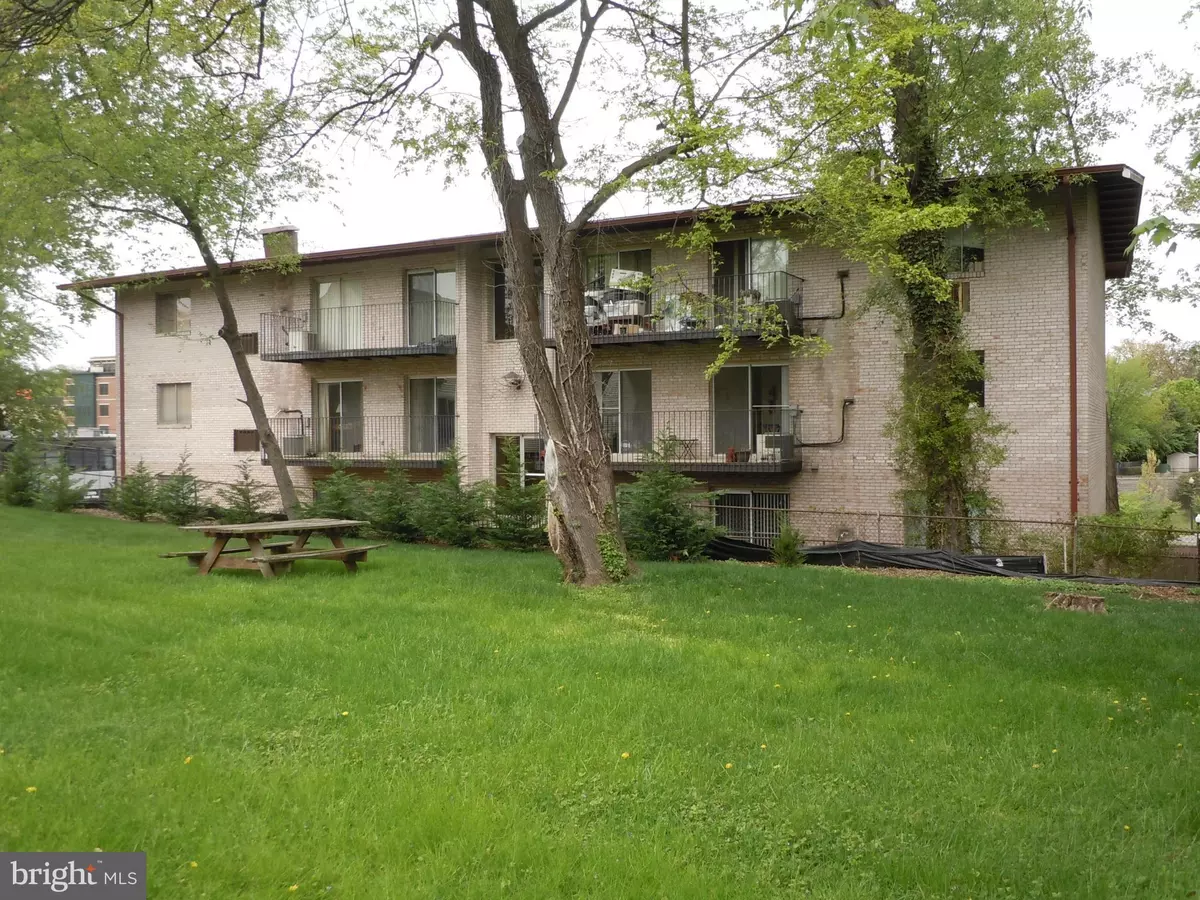 Arlington, VA 22207,2025 LINCOLN ST N #104