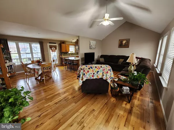 Hedgesville, WV 25427,117 DEFENSE CT