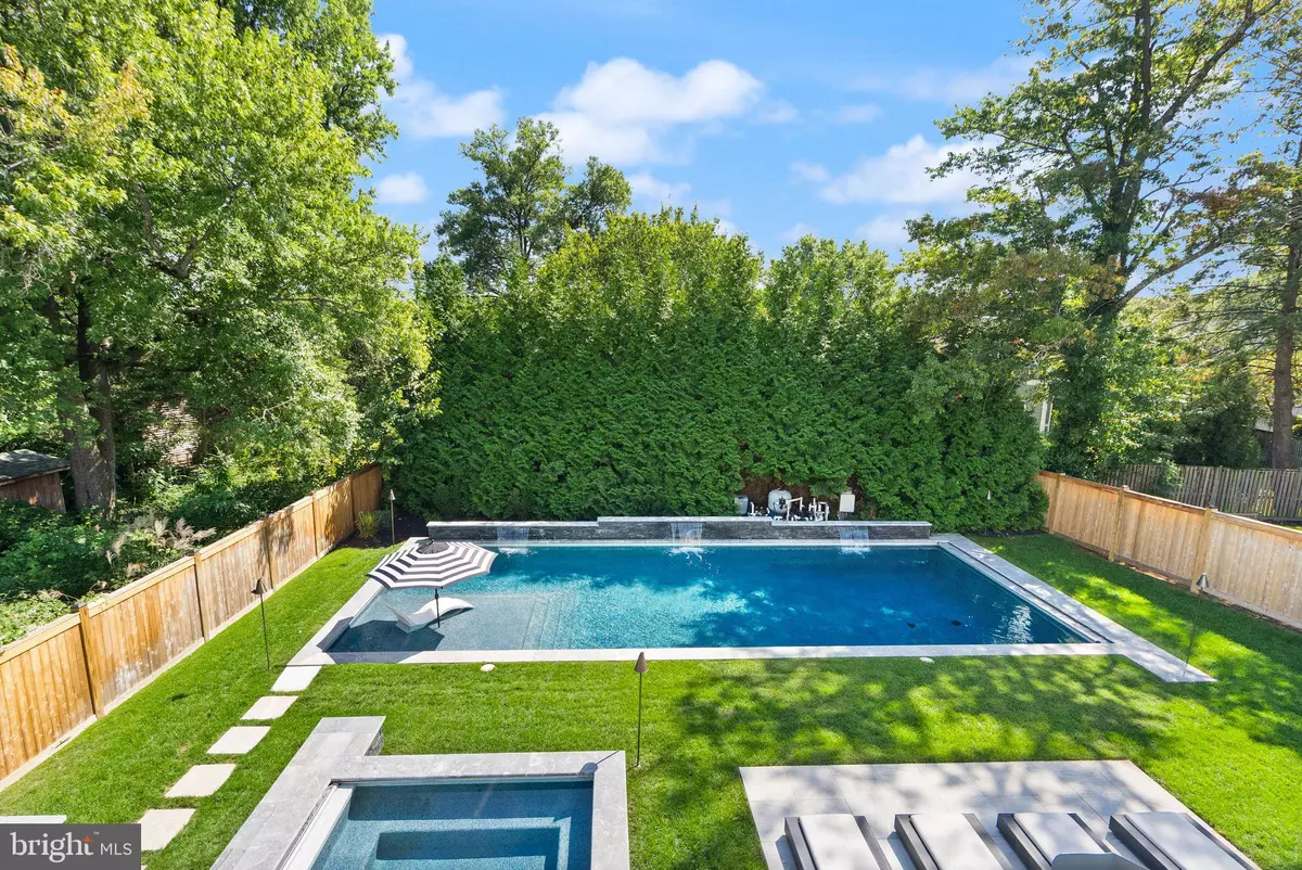 Arlington, VA 22207,6032 28TH ST N