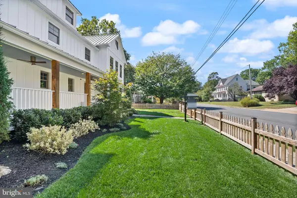 Arlington, VA 22207,6032 28TH ST N