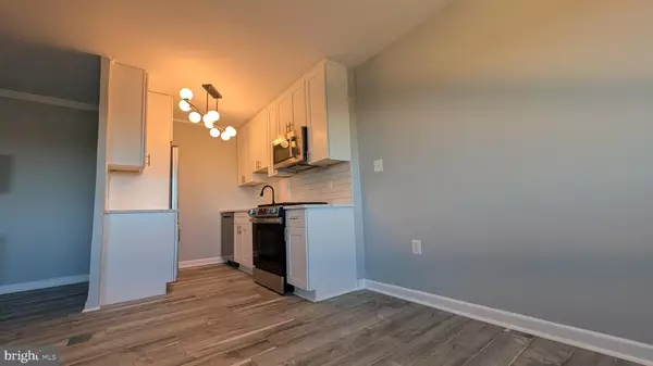 Arlington, VA 22202,1300 S ARLINGTON RIDGE RD #702