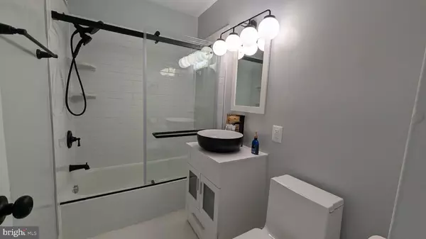 Arlington, VA 22202,1300 S ARLINGTON RIDGE RD #702