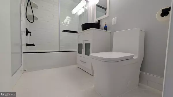 Arlington, VA 22202,1300 S ARLINGTON RIDGE RD #702