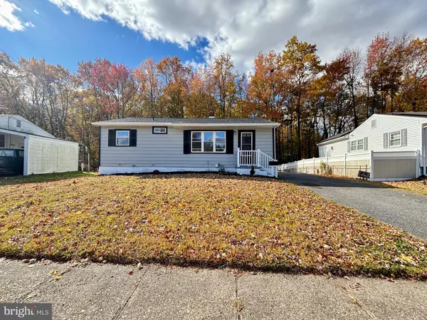10 HOLDEN DR, New Castle, DE 19720