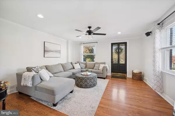 Philadelphia, PA 19128,607 ACORN ST