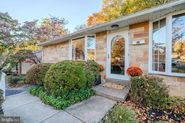 Broomall, PA 19008,12 LINCOLN LN